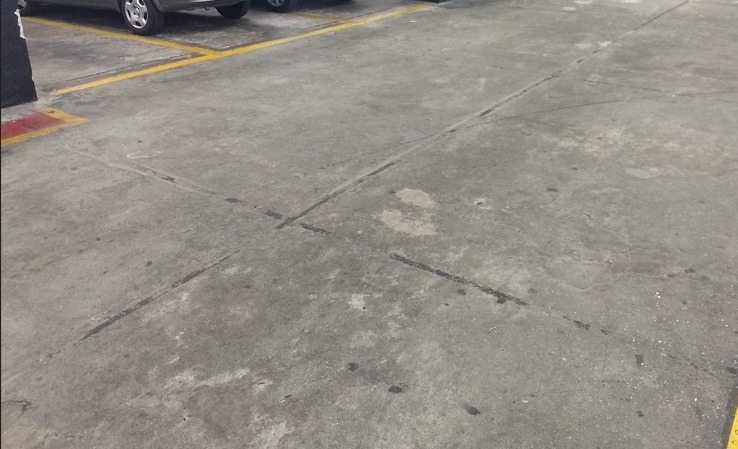 Execução de pintura epoxi e sinalização de piso