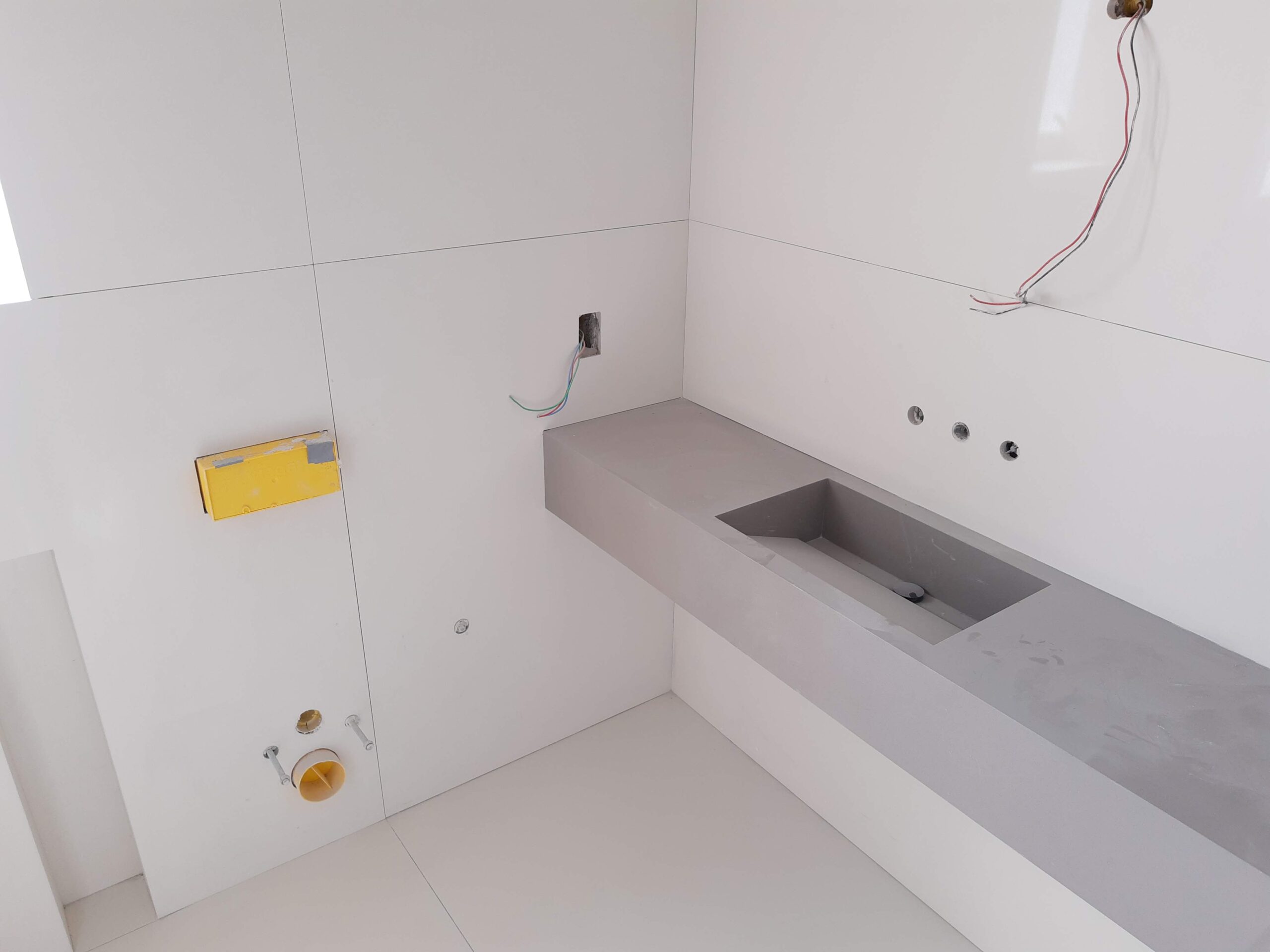 Instalação de bancadas e acabamentos