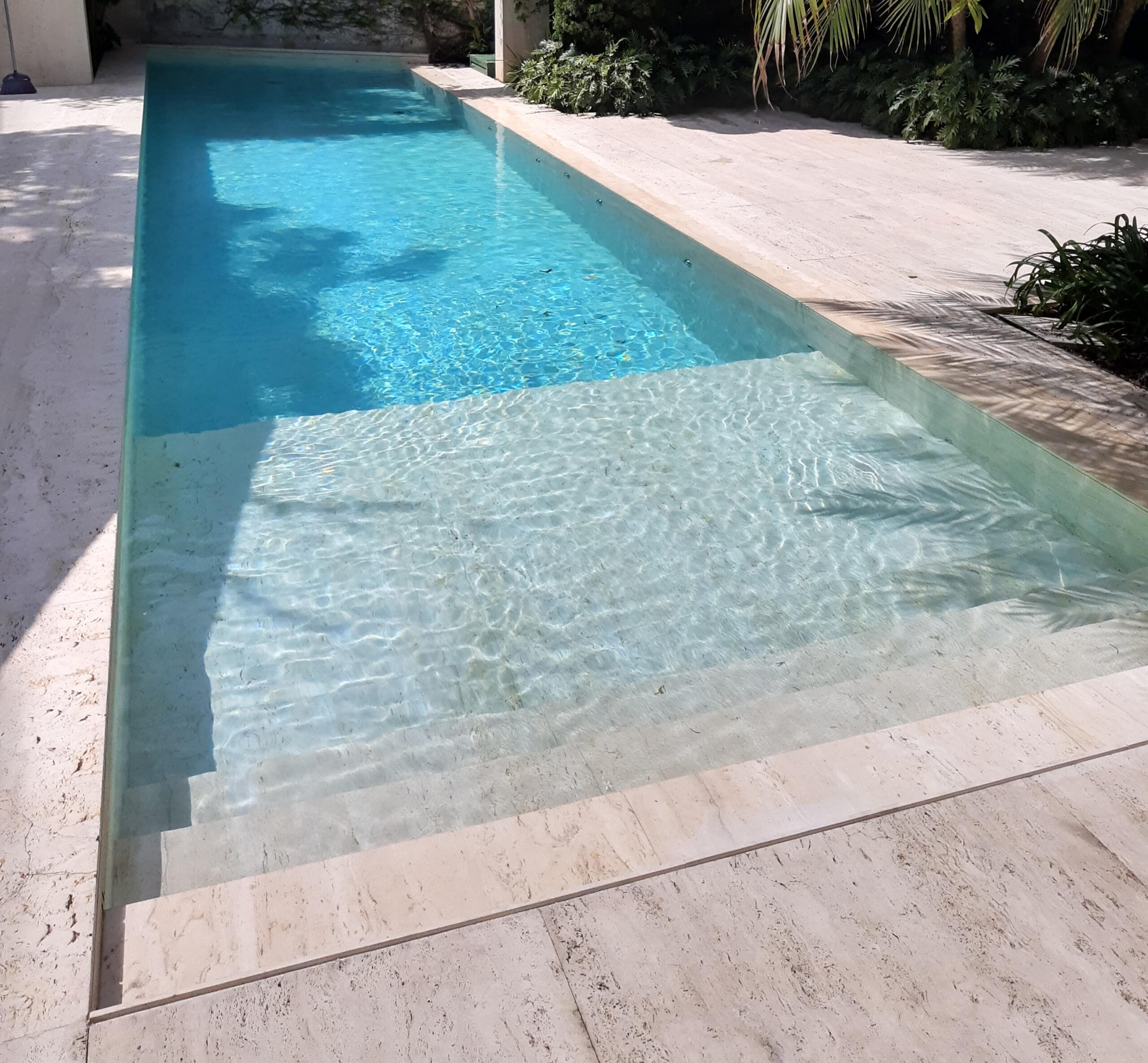 Piscina com acabamento alto padrão
