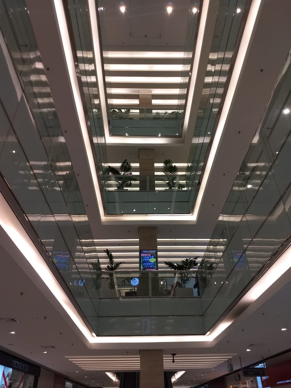 Instalação de guarda-corpos e iluminação personalisados